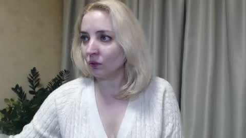 Snapshot of ohsweetmari chatting on February 9, 3:12 pm Mari online show from February 9, 3:12 pm