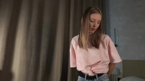Hi Im Lisa 18 from Poland  Just getting started here and excited to meet new people online show from September 23, 1:21 am