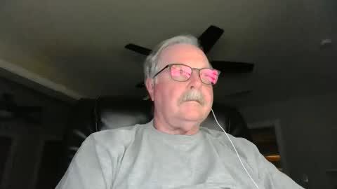 OldLakeGuy online show from December 19, 3:07 am