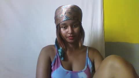 olinah610 online show from February 5, 7:45 am