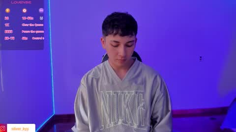 oliveeer online show from December 13, 7:53 pm