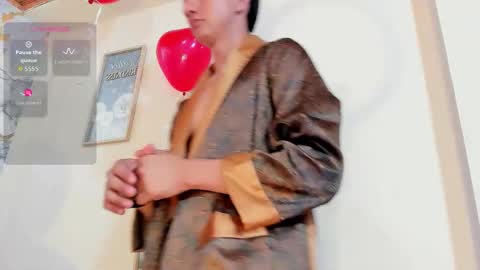 oliver mr  online show from February 13, 10:24 pm