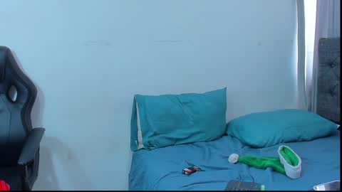 oliver_smith_2 online show from December 24, 5:34 pm