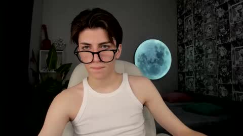 Snapshot of oliver_starboy chatting on September 11, 7:20 am Oliver online show from September 11, 7:20 am