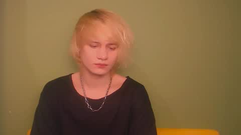 Snapshot of oliver_sweet_ chatting on January 15, 1:56 am Oliver online show from January 15, 1:56 am