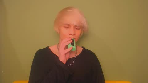 Snapshot of oliver_sweet_ chatting on February 21, 1:55 am Oliver online show from February 21, 1:55 am