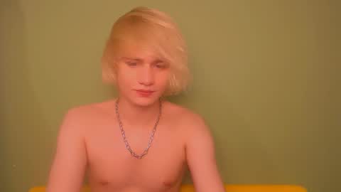 Snapshot of oliver_sweet_ chatting on December 7, 2:03 am Oliver online show from December 7, 2:03 am