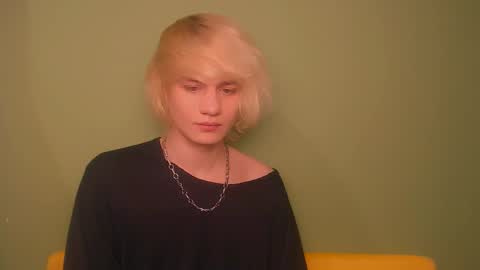 Snapshot of oliver_sweet_ chatting on December 25, 2:03 am Oliver online show from December 25, 2:03 am