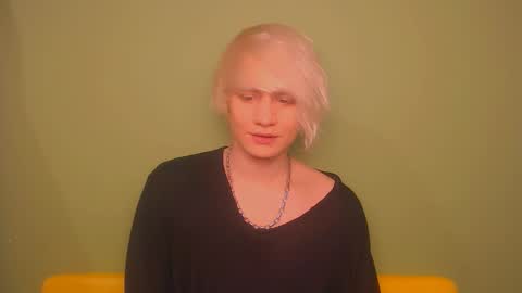 Snapshot of oliver_sweet_ chatting on March 9, 1:46 am Oliver online show from March 9, 1:46 am