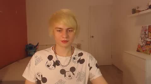 Snapshot of oliver_sweet_ chatting on September 19, 1:43 am Oliver online show from September 19, 1:43 am
