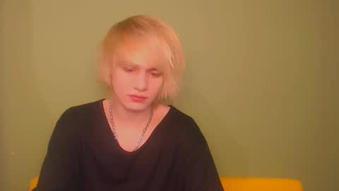 Snapshot of oliver_sweet_ chatting on January 12, 1:53 am Oliver online show from January 12, 1:53 am