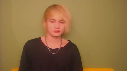 Snapshot of oliver_sweet_ chatting on January 19, 2:15 am Oliver online show from January 19, 2:15 am
