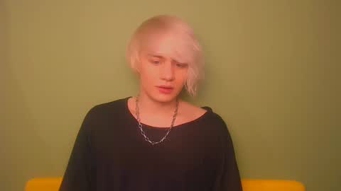 Snapshot of oliver_sweet_ chatting on March 2, 11:42 pm Oliver online show from March 2, 11:42 pm