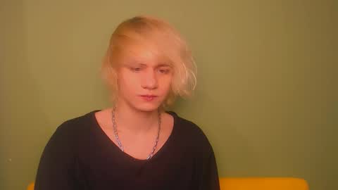 Snapshot of oliver_sweet_ chatting on December 31, 1:47 am Oliver online show from December 31, 1:47 am