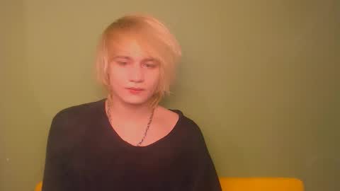 Snapshot of oliver_sweet_ chatting on January 16, 1:58 am Oliver online show from January 16, 1:58 am