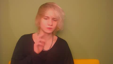 Snapshot of oliver_sweet_ chatting on January 31, 2:37 am Oliver online show from January 31, 2:37 am