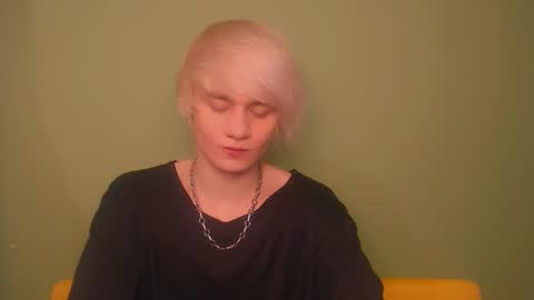Snapshot of oliver_sweet_ chatting on February 15, 2:26 am Oliver online show from February 15, 2:26 am