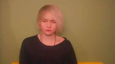 Snapshot of oliver_sweet_ chatting on February 2, 2:17 am Oliver online show from February 2, 2:17 am