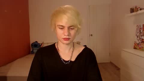 Snapshot of oliver_sweet_ chatting on September 21, 1:42 am Oliver online show from September 21, 1:42 am