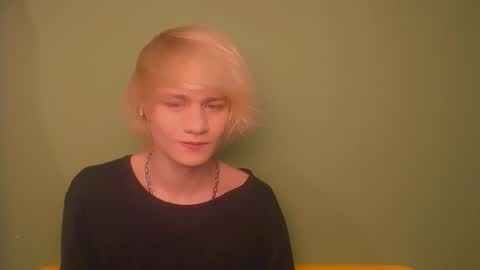 Snapshot of oliver_sweet_ chatting on December 6, 2:29 am Oliver online show from December 6, 2:29 am
