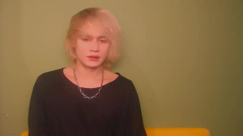 Snapshot of oliver_sweet_ chatting on January 27, 2:10 am Oliver online show from January 27, 2:10 am