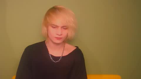 Snapshot of oliver_sweet_ chatting on January 14, 2:19 am Oliver online show from January 14, 2:19 am