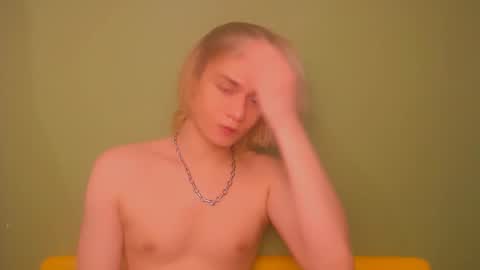 Snapshot of oliver_sweet_ chatting on February 7, 2:08 am Oliver online show from February 7, 2:08 am