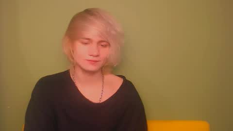Snapshot of oliver_sweet_ chatting on February 3, 9:07 pm Oliver online show from February 3, 9:07 pm