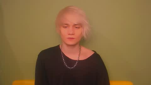 Snapshot of oliver_sweet_ chatting on March 2, 1:47 am Oliver online show from March 2, 1:47 am