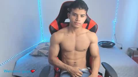 Snapshot of oliver_thompsson chatting on December 10, 2:28 pm oliver thompsson online show from December 10, 2:28 pm