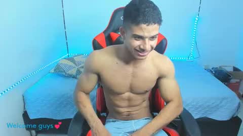 Snapshot of oliver_thompsson chatting on January 22, 4:02 am oliver thompsson online show from January 22, 4:02 am