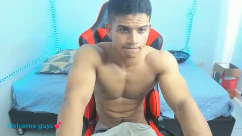 Snapshot of oliver_thompsson chatting on January 24, 7:07 pm oliver thompsson online show from January 24, 7:07 pm