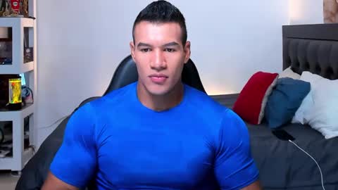 Snapshot of oliver_tommy chatting on September 12, 11:56 am oliver_tommy online show from September 12, 11:56 am