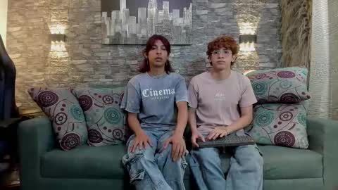 Oliver and Thiago online show from January 6, 1:04 pm