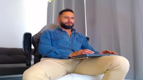 oliver online show from November 21, 6:50 pm