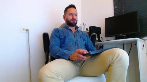 oliver online show from April 13, 3:38 pm