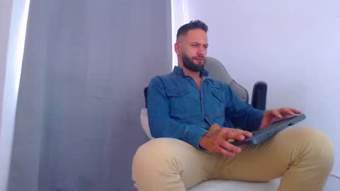 oliver online show from December 13, 7:21 pm