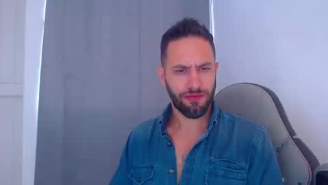 oliver online show from December 28, 6:08 pm