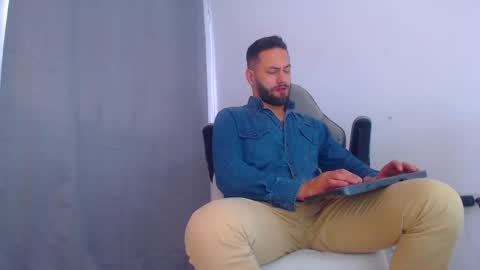 oliver online show from December 23, 9:18 pm