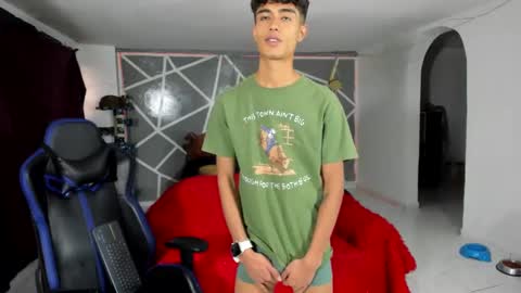 oliverhot2005 online show from January 31, 6:25 pm