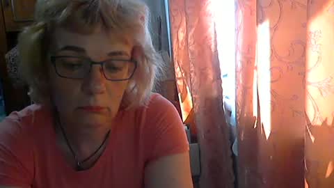 Olivia Mia online show from June 6, 11:49 am