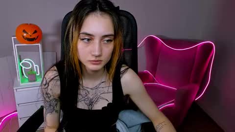 olivia_norton_ online show from October 28, 5:14 pm