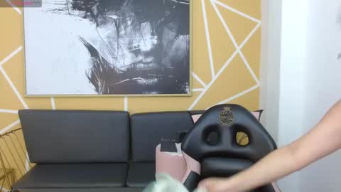 Olivia online show from January 5, 8:01 pm