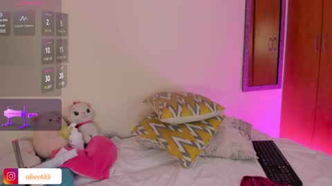olivia_s19 online show from December 2, 4:02 am