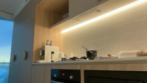 Olivia Brookes online show from November 10, 7:55 am