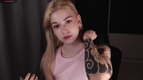 Olivia and Niko online show from October 22, 1:09 am