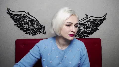 Snapshot of oliviahorst chatting on February 8, 6:12 am OliviaHorst online show from February 8, 6:12 am