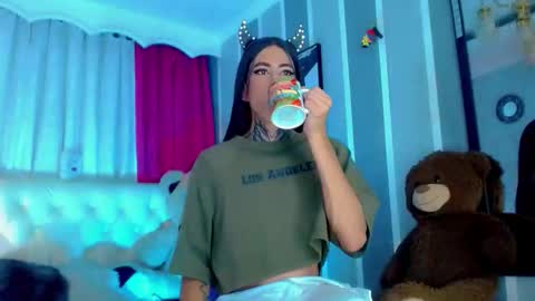 oliviahot01 online show from March 31, 1:50 am