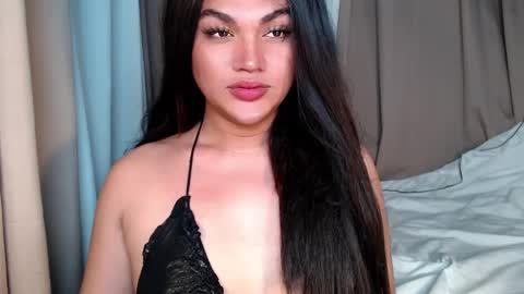 Snapshot of oliviahot22 chatting on December 18, 12:21 am oliviahot22 online show from December 18, 12:21 am