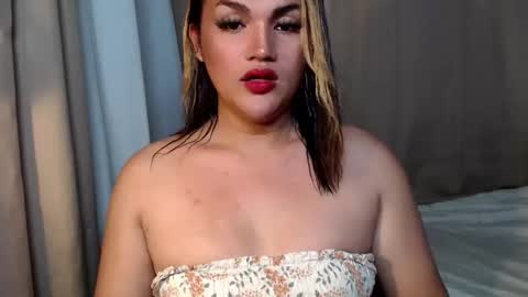 Snapshot of oliviahot22 chatting on September 20, 8:28 am oliviahot22 online show from September 20, 8:28 am